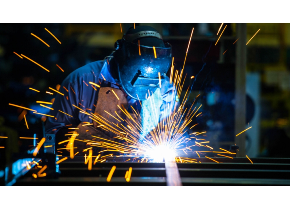 Kaynak İşlemi Nedir, Isı ve basıncın ayrı ayrı ya da birlikte kullanılması yoluyla parçaların birleştirilmesi işlemine kaynak denir. İşlem sırasında erime